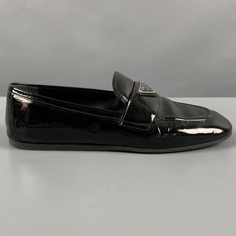Zapatos planos tipo mocasín de charol negro PRADA Talla 9
