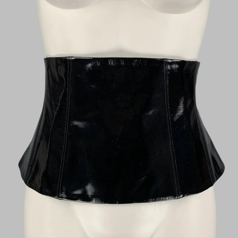 CHANEL FW 01 Talla 8 Cinturón de seda de charol negro