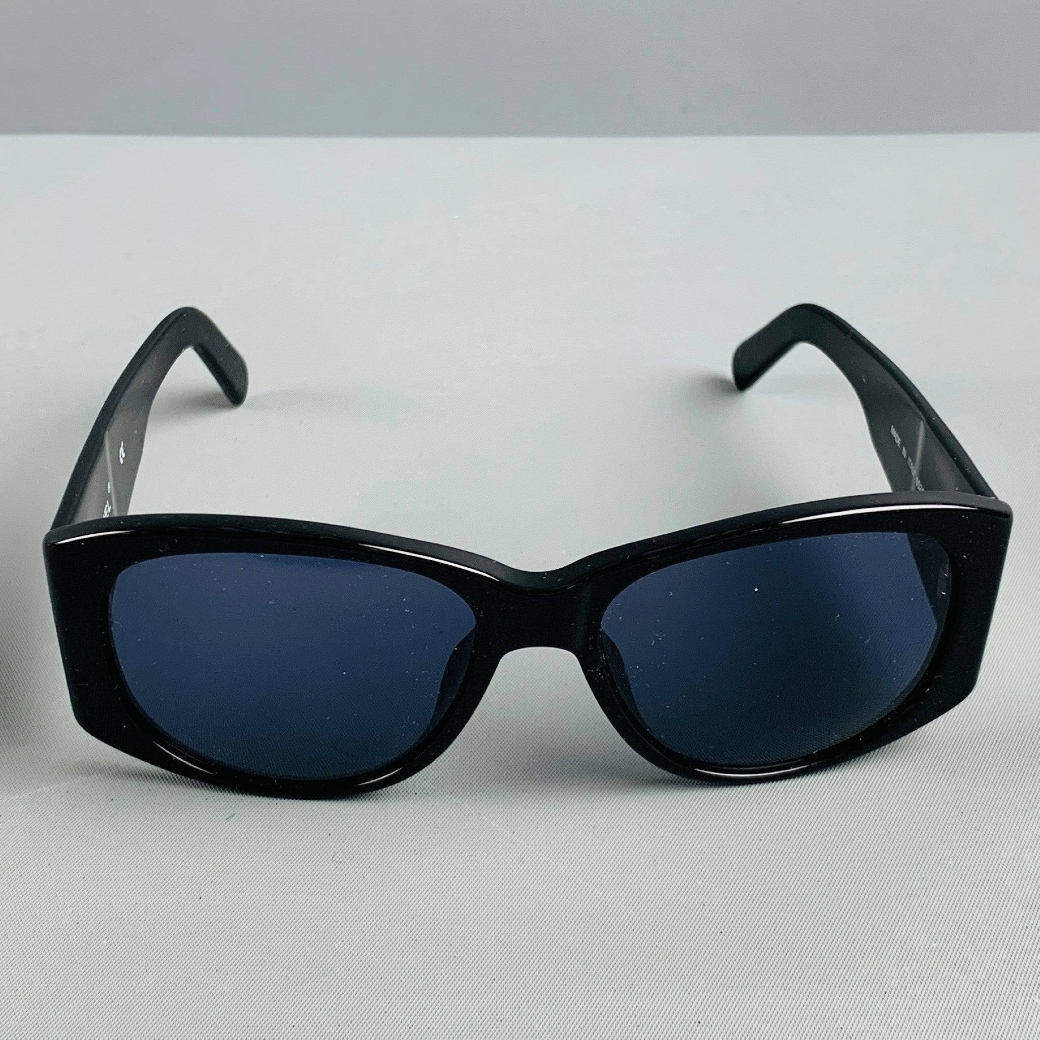 CHANEL Black Gold Logo Acetate Sunglasses – Sui Generis Designer