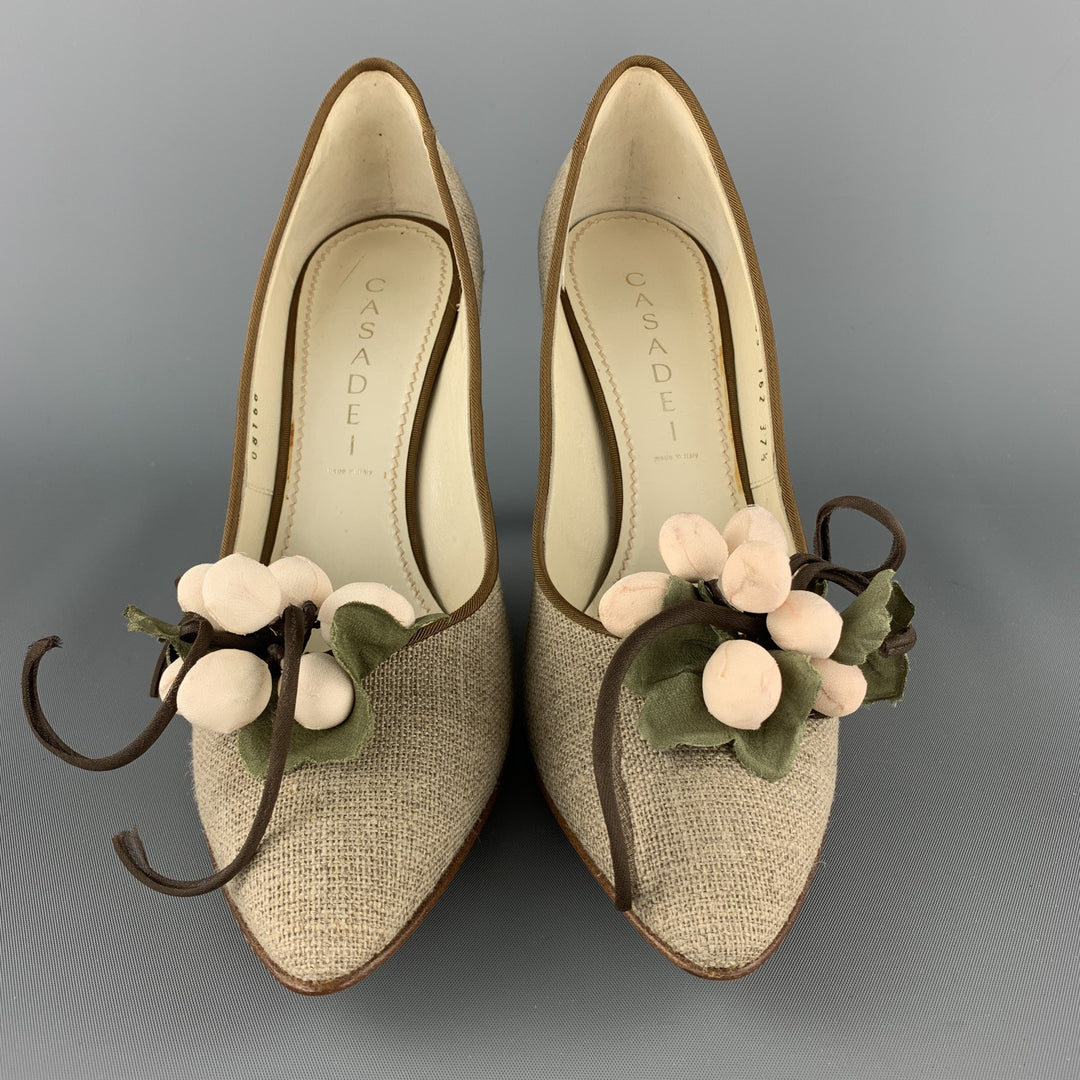 CASADEI Talla 7.5 Zapatos de tacón adornados con hojas de uva de tela color topo