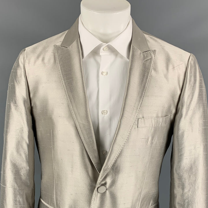 BURBERRY Size 38 Silver Textured Silk Peak Lapel Sport Coat