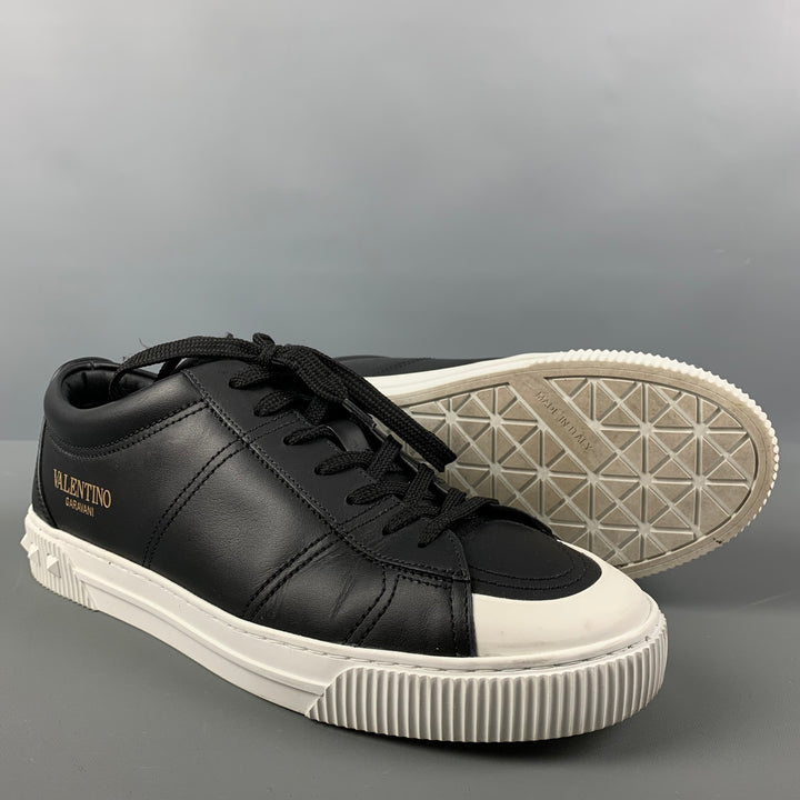 VALENTINO 'City Planet Rockstud'  Size 8 Black Studded Leather Low Top Sneakers