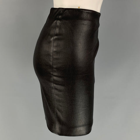 THE ROW Minifalda elástica de cuero negro talla 4