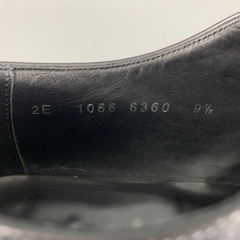 PRADA Talla 10.5 Zapatos con cordones y punta cuadrada de cuero negro