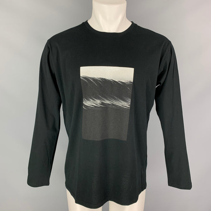 EVEREST ISLES Taille M Noir Dark Wave Graphic Cotton Pacific T-shirt à manches longues