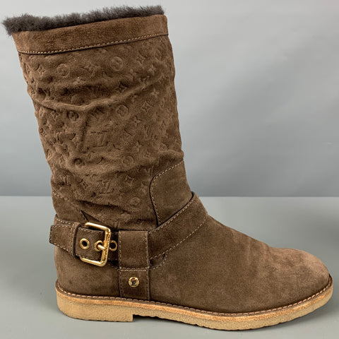 LOUIS VUITTON Talla 7 Botas sin cordones con logo de ante marrón