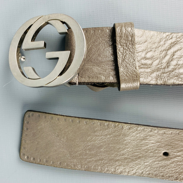 GUCCI Talla 38 Cinturón de cuero con monograma plateado gris