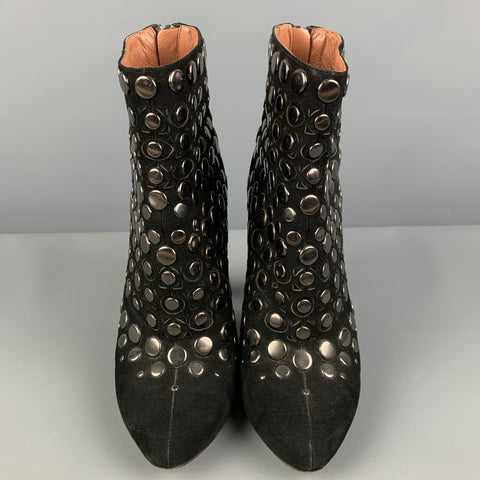 ALAIA Talla 7.5 Botas con cremallera trasera de ante con tachuelas de cuero negro