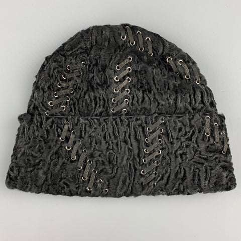 PRADA Taille M Bonnet cousu en fourrure d'agneau persan texturé noir