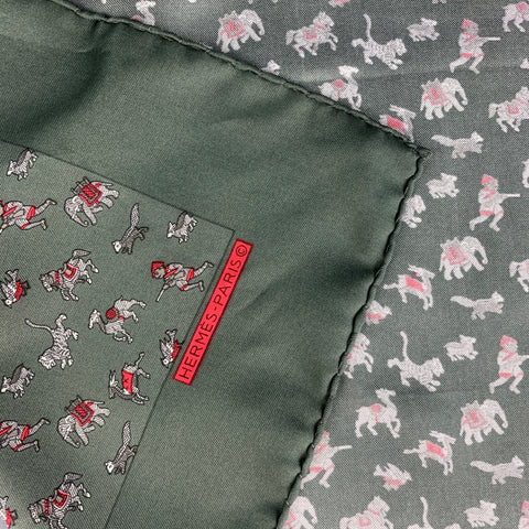 HERMES Carré de Poche en Soie Imprimé Rouge Vert