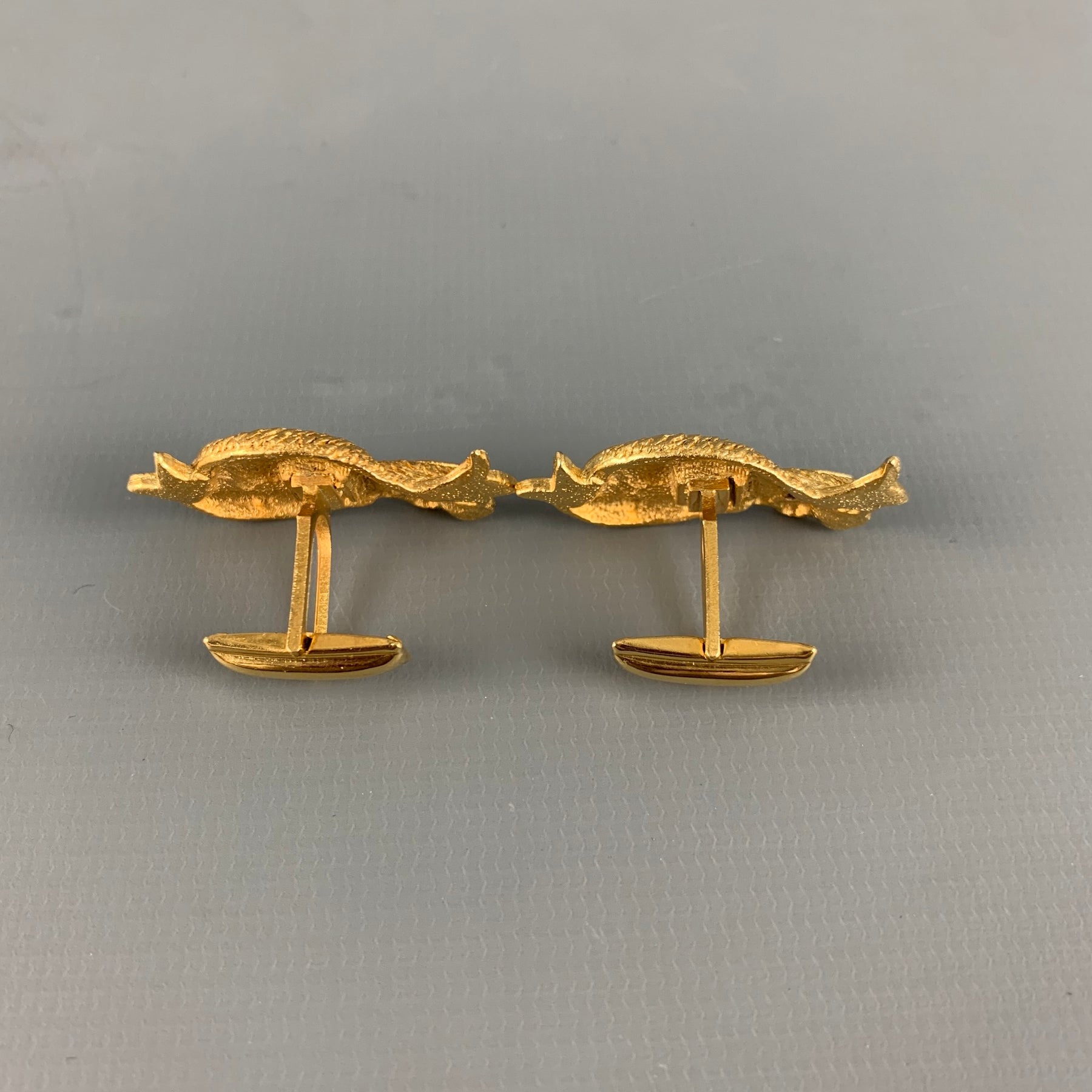 VINTAGE Gold Fish Metal Cuff Links – Sui Generis Designer Consignment