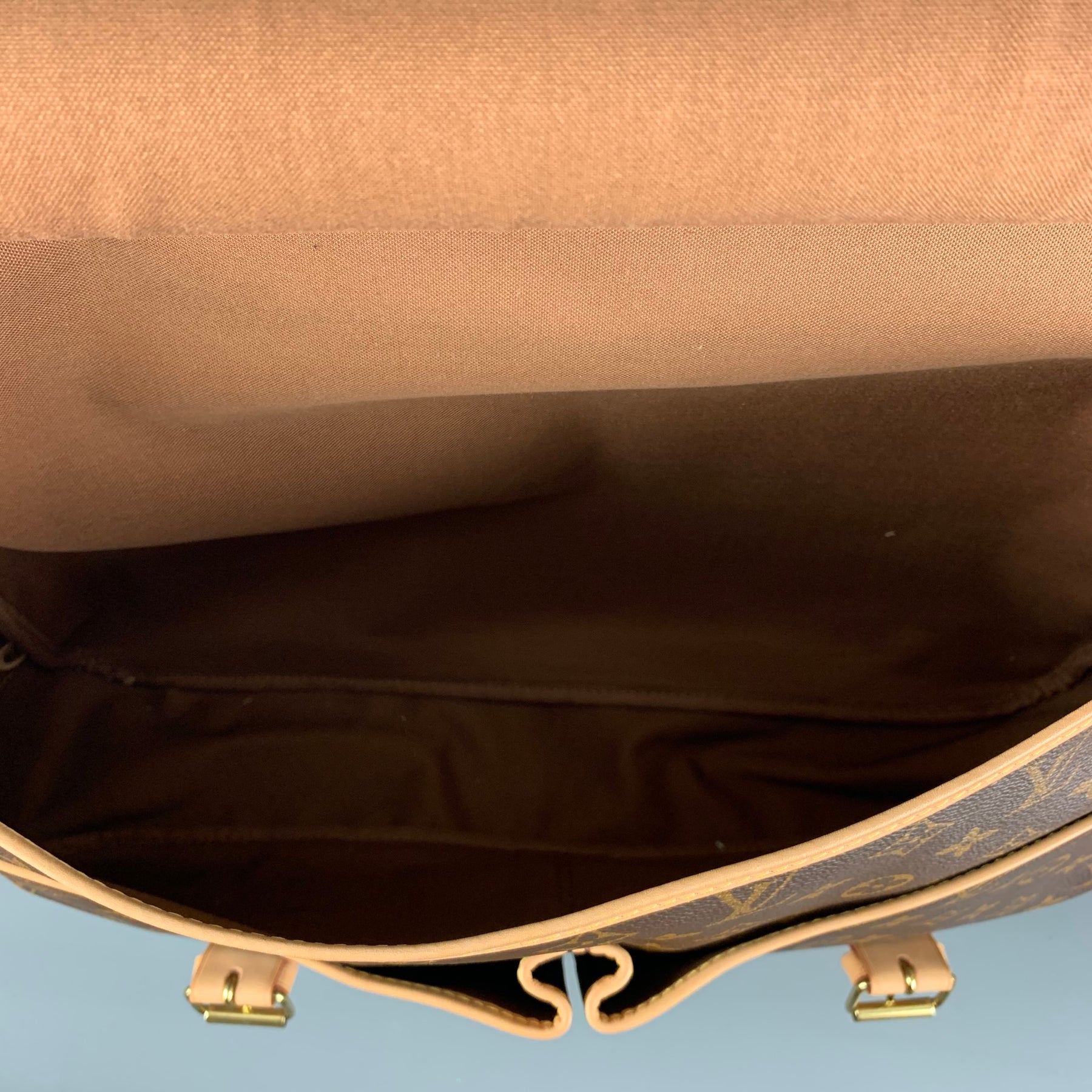 LOUIS VUITTON Brown Beige Monogram Coated Canvas Handbag – Sui Generis  Designer Consignment