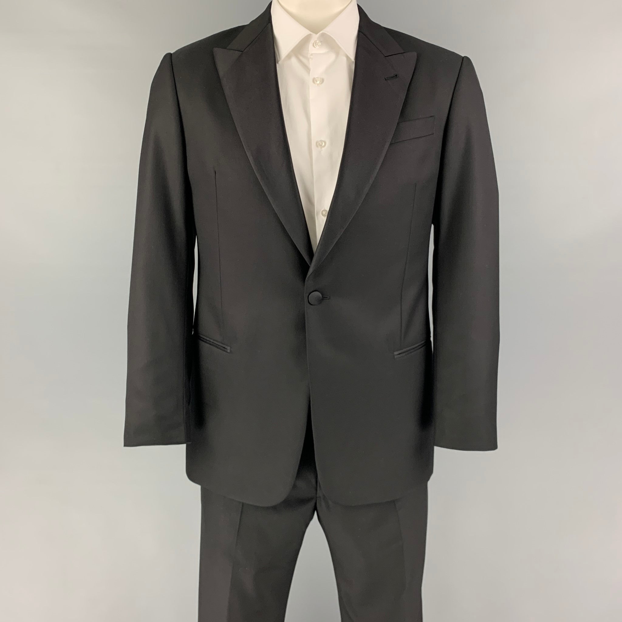 GIORGIO ARMANI Size 42 Black Wool Peak Lapel Tuxedo Suit Sui