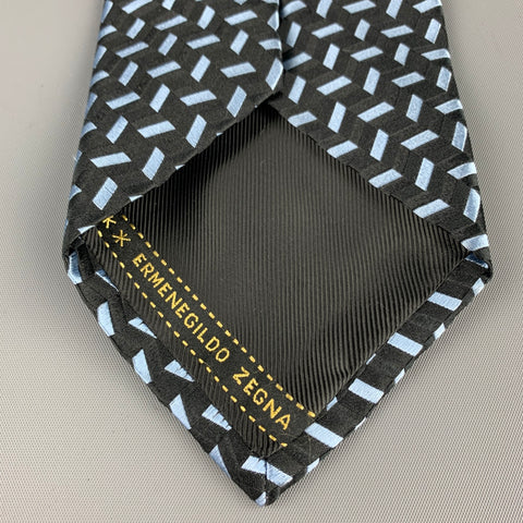 ERMENEGILDO ZEGNA Cravate en soie géométrique noire et bleu clair