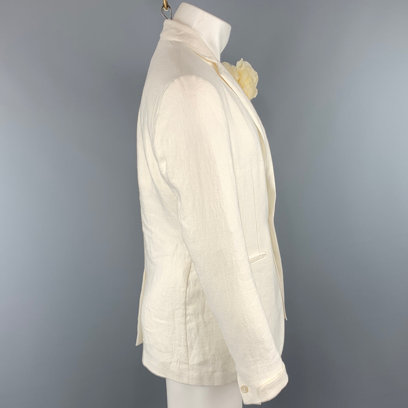 JOHN VARVATOS Chest Size 36 Solid Cream Linen / Ramie Notch Lapel Sport Coat