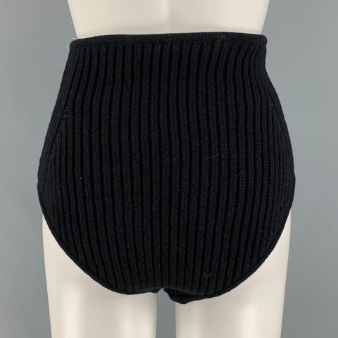 ALAIA Talla 2 Pantalones cortos de talle alto en mezcla de lana negra