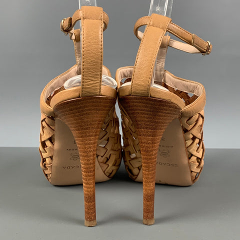 ESCADA Taille 8 Sandales à bride de cheville tissée en cuir beige