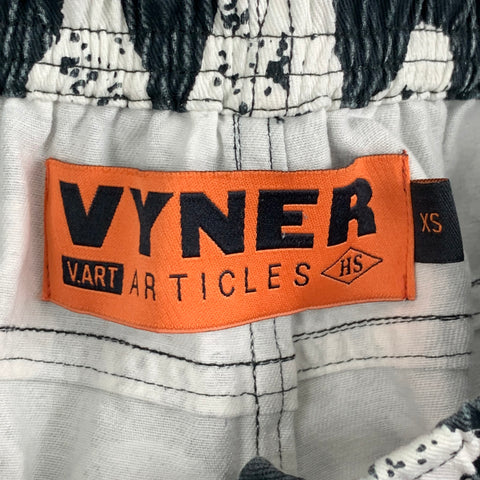 VYNER Size XS Black White Print Cotton Shorts