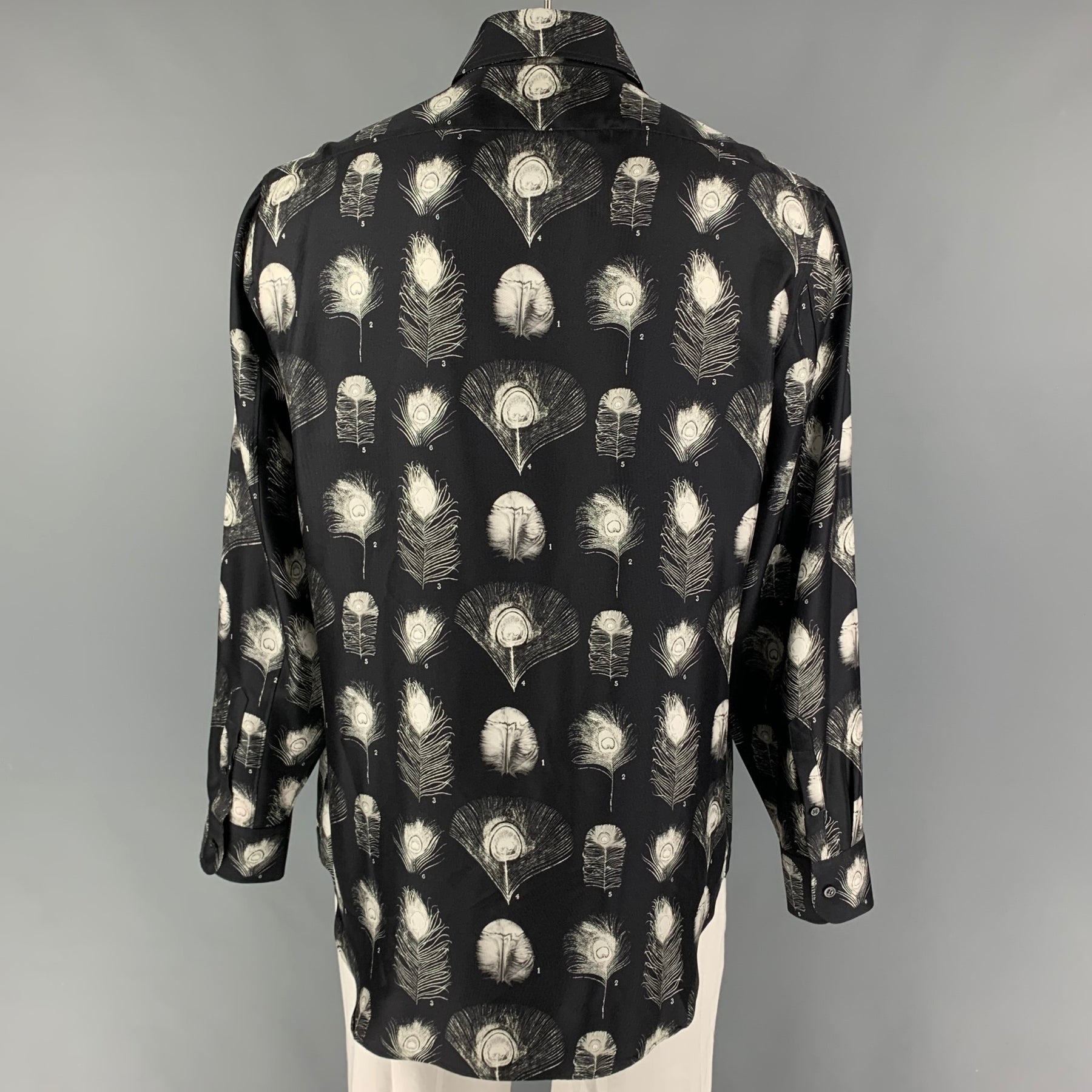 ALEXANDER MCQUEEN FW 17 Size XL Black White Print Silk Button Up Long – Sui  Generis Designer Consignment