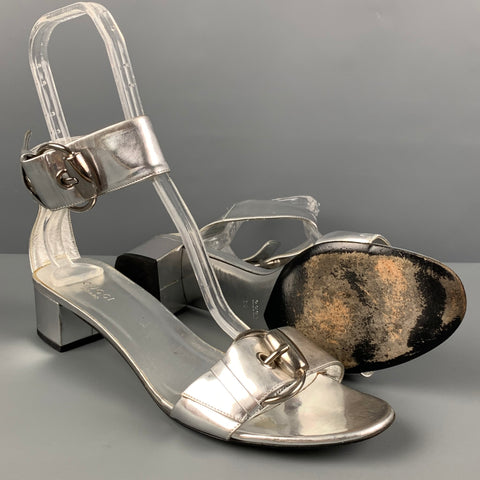 GUCCI Taille 9 Sandales à bride de cheville en cuir argenté