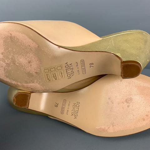 BOTTEGA VENETA Tacón 7 Mules de cuero beige
