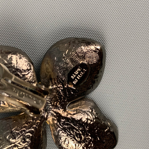 OSCAR DE LA RENTA Black Gold Floral Metal Clip On Earrings