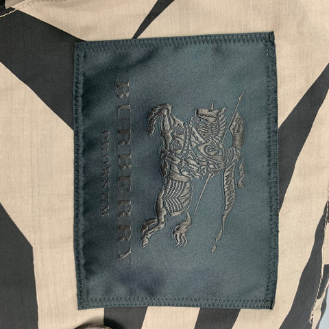 BURBERRY PRORSUM Printemps-Été 16 Taille 38 Trench ceinturé en soie/laine imprimé gris et noir