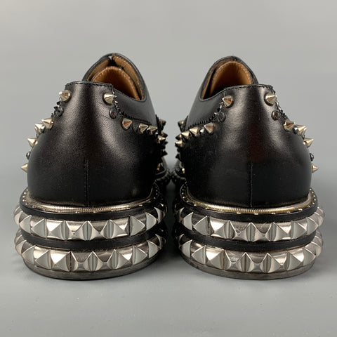 CHRISTIAN LOUBOUTIN Talla 8 Zapatos con cordones y punta de ala de cuero con tachuelas negros