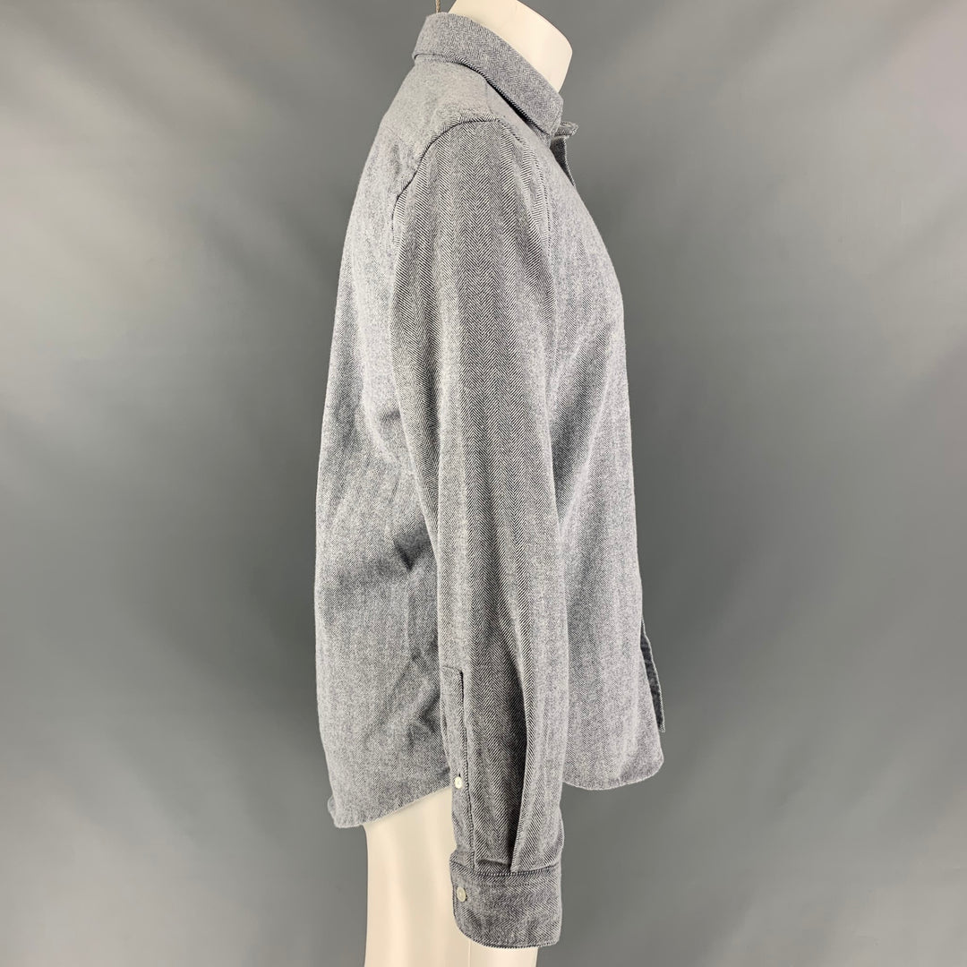 FLANELLE PORTUGAISE Taille M Chemise à manches longues à chevrons bleu clair – Sui Generis Designer Consignment FLANELLE PORTUGAISE Taille M Chemise à manches longues à chevrons bleu clair – Sui Generis Designer Consignment