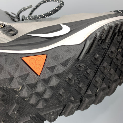 NIKE Talla 10 Botas deportivas ACG H20 REPEL de cuero plateado metalizado