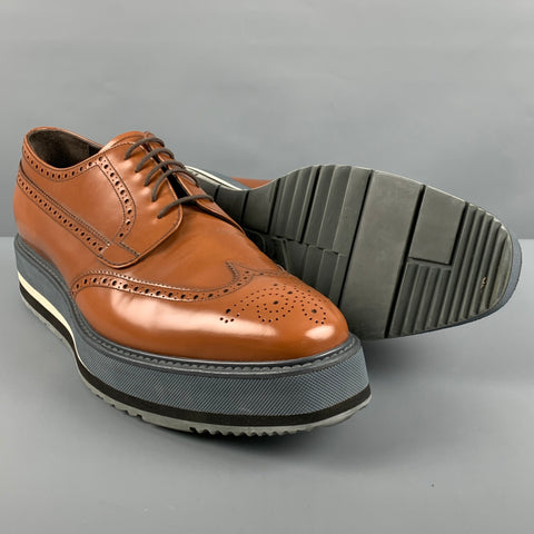 PRADA Taille 10.5 Chaussures à lacets en cuir perforé Tan