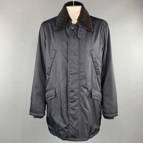 PRADA Taille 46 Manteau à col en peau de mouton marron avec patte cachée en nylon bleu marine