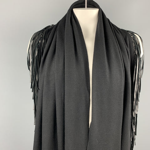 ADRIENNE LANDAU Châle en laine noire unie avec garniture en cuir