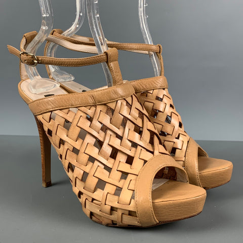 ESCADA Sandalias con tira al tobillo tejida en cuero beige talla 8