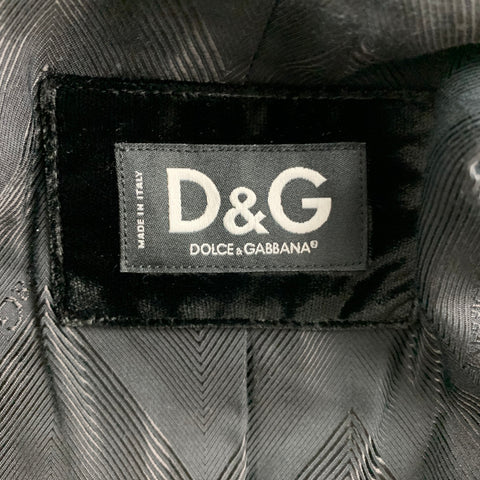 D&G by DOLCE & GABBANA Size 42 Regular Black Textured Damask Polyester / Cotton Peak Lapel Sport Coat