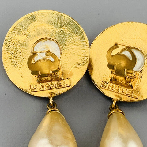 CHANEL Vintage Gold Tone Faux Pearl Tear Drop Clip On Earrings