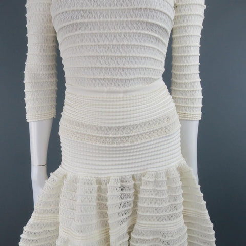 ALAIA Conjunto de falda con volantes y cuello redondo de punto de malla color crema talla M