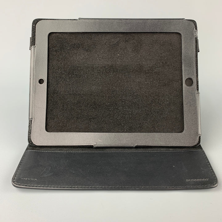 Funda para iPad de cuero granulado color oliva de BURBERRY