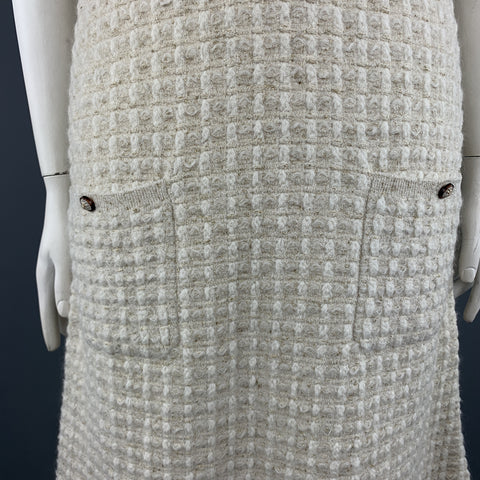 CHANEL Talla 10 Vestido de manga corta de punto con brillo metálico color crema y dorado