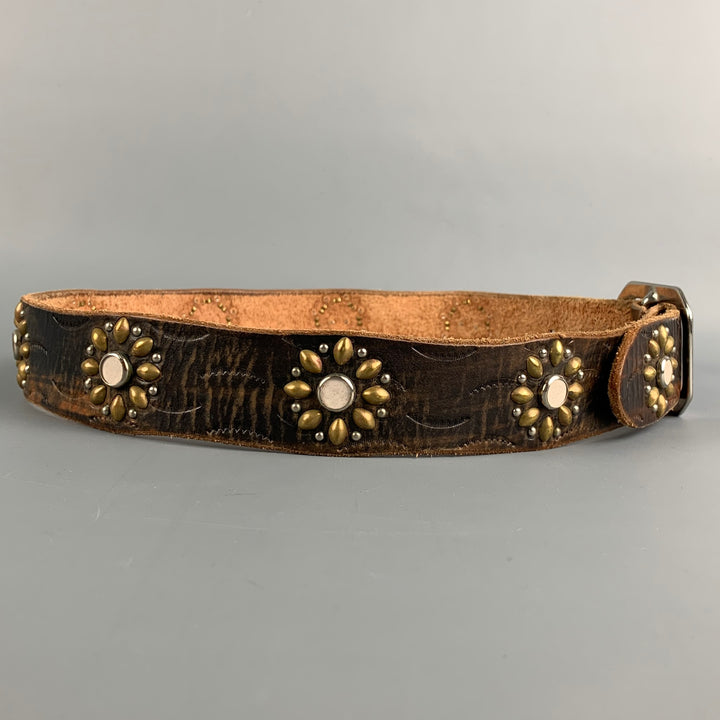 JEFF GALLEA Cintura talla 30 Cinturón con tachuelas de cuero floral color canela