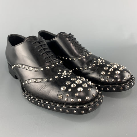 PRADA F/W 09 Taille 8.5 Chaussures à lacets en cuir clouté noir