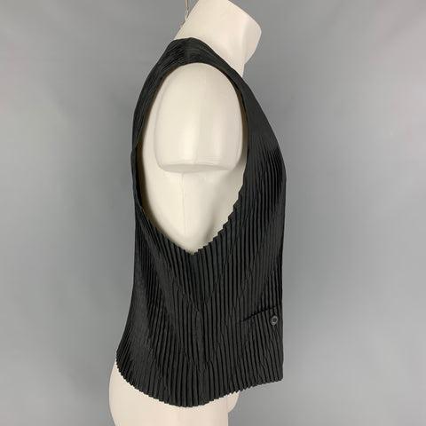ISSEY MIYAKE Size M Black Pleated Polyester Vest