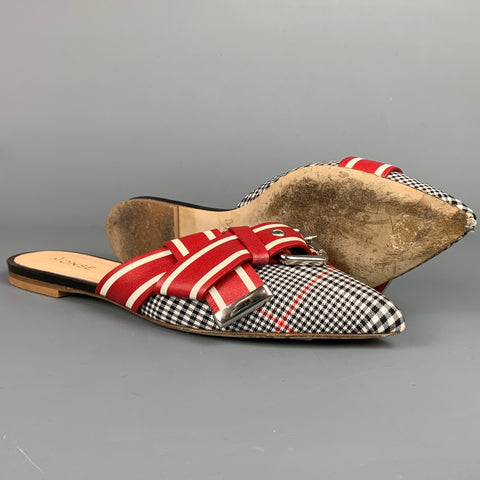 Mulas planas con punta en punta y hebilla de tela roja y negra de MONSE, talla 8