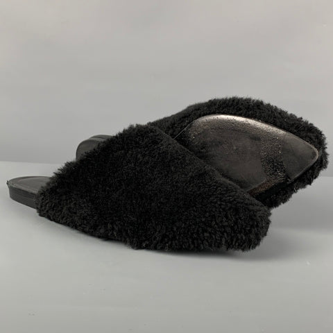 JENNI KAYNE Mules planos de piel de oveja negra talla 7