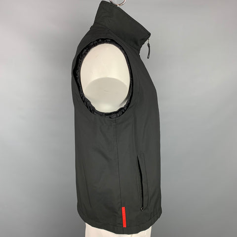 PRADA Talla 44 Chaleco con cremallera de poliéster negro