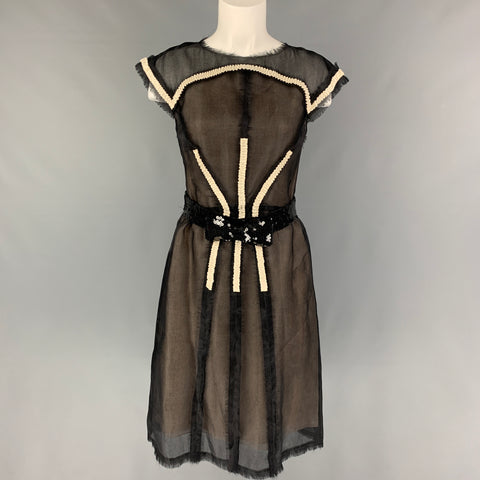 CHANEL 08P Talla 6 Vestido de cóctel de corte A con apliques de seda blanco y negro