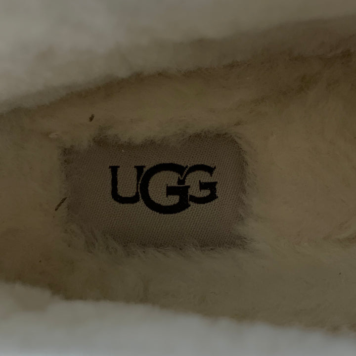 UGG Size 10 White Suede Lace Up Chukka Boots