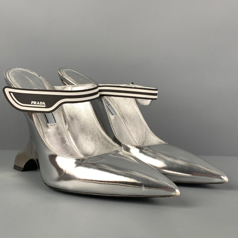Zapatos de tacón tipo mulas de charol plateado PRADA talla 7.5