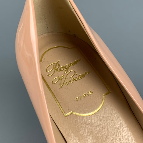ROGER VIVIER Size 6 Nude Patent Leather Curved Heel Pumps
