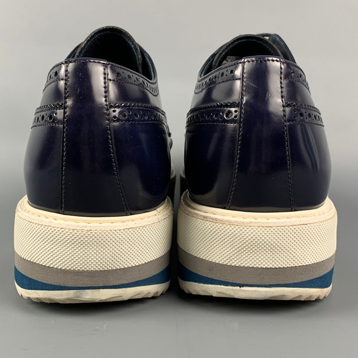 PRADA Talla 12 Zapatos con cordones y plataforma de cuero perforado azul marino y blanco